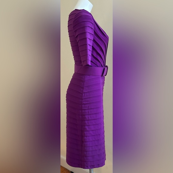 ADRIANNA PAPELL Short Sleeve, Form Flattering Purple Pleated Dress. V Neck Sz 6. - Picture 3 of 15